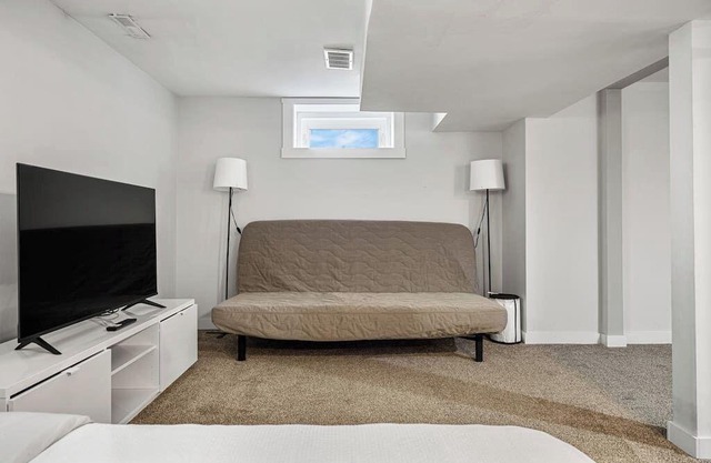 11 Guests |Mins to Saddledome|2 King Bed |DT Views