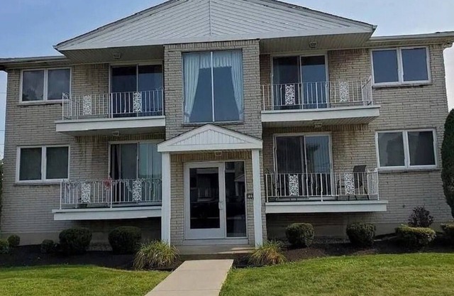 11 min from BUF Airport, 19 min from Bills Stadium, 35 min from Niagara Falls!