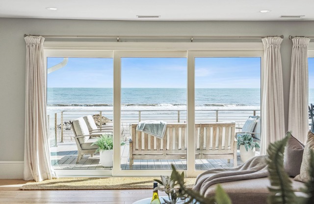 1105 E Arctic - White Sands - Oceanfront with Open Concept Beautiful Deck Direct Beach Access