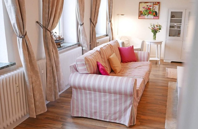 110m² large, charming vacation apartment "Schleistern" with wood-burning stove and large, lovingly planted garden with old trees, only 400 m from the Schlei, is wonderfully suited for couples and families who want to get away from the hustle and bustle of