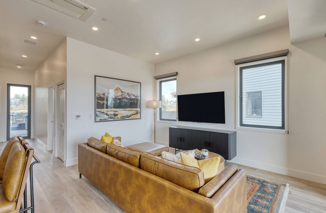 1127 Aerie #300 | Mountain View + Hot Tub