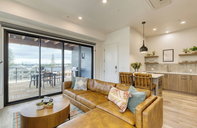 1131 Aerie #300 | Hot Tub + Mountain View
