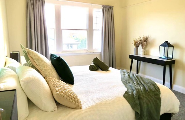 11Eardley|5min to CBD | 2 Bedrooms | Free parking