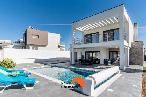 #125 Alcantarilha Villa by Home Holidays
