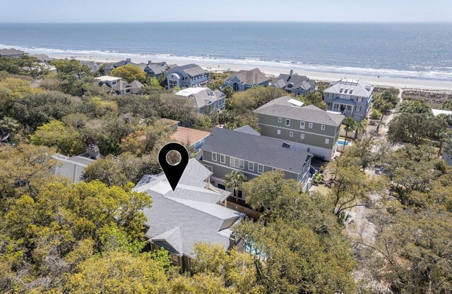 13 Flamingo St - 6 Bedroom Hilton Head Home, 2 minutes to the beach