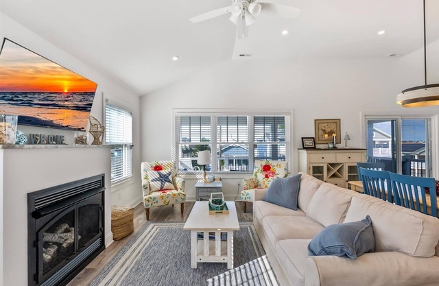 131 W Spicer Ave, Unit 2
