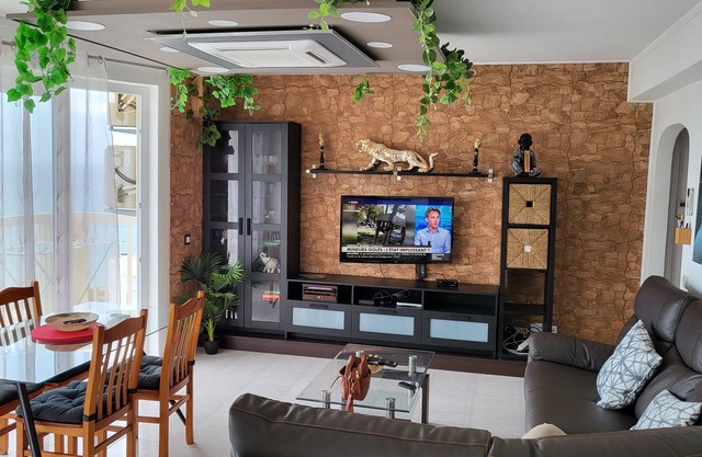 14th floor apartment with sea view, 200m from the beach