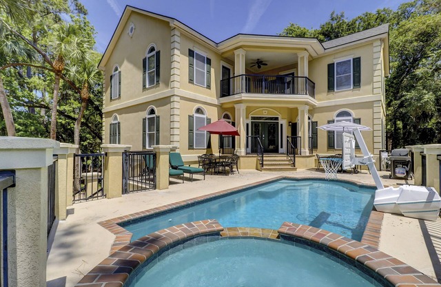15 North Forest Beach-180 yard to the beach & 150 yards walk to Coligny Plaza