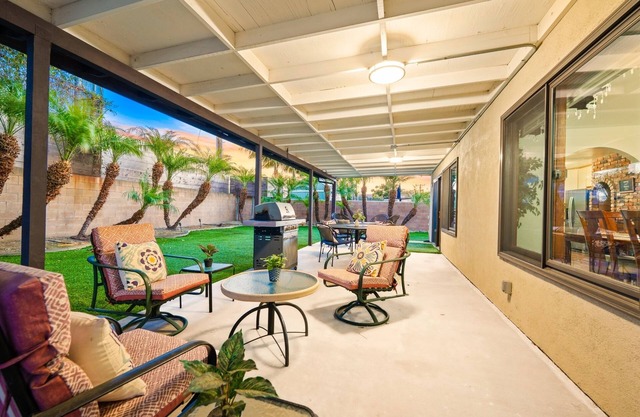 15% Off December! Comfy Beds, Full AC, Great Patio