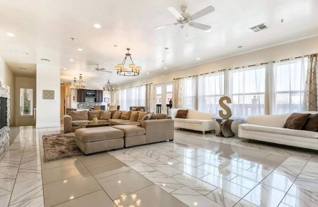 15% OFF Monthly |10% OFF Weekly-Carondelet Street Modern Condos