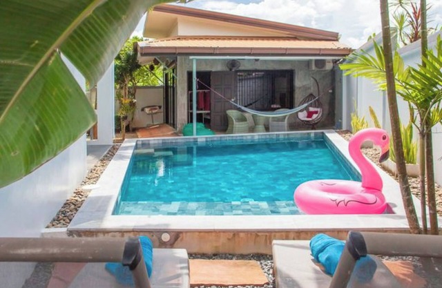 150 m from a paradise beach 3 bedrooms pool