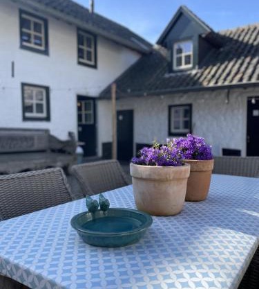 17 4p Historical Cottage near Valkenburg