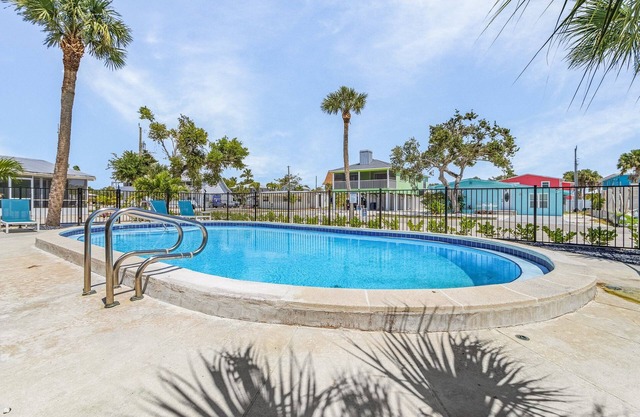 171-181 4BR Duplex: Pool, Beach Access & BBQ Area