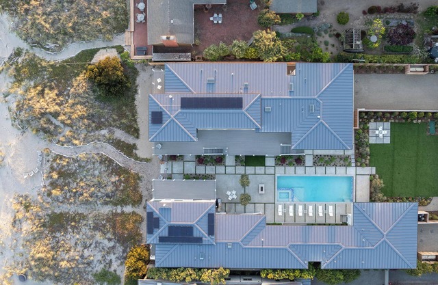 180-182 Seadrift Road: 9 BR, 10.5 BA House in Stinson Beach, Sleeps 24