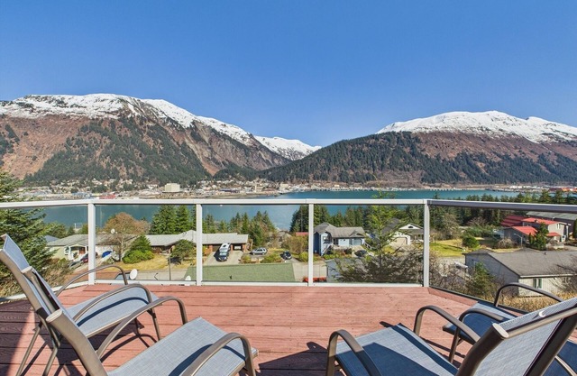 180° Views | 3BR w/Deck, Mountains & Cruise Ships