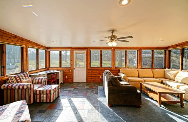 18782 Harbeson Road - The Robin's Nest Inn