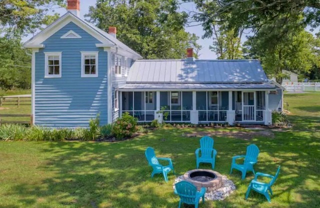 1891 Coastal Charmer: fully renovated farmhouse