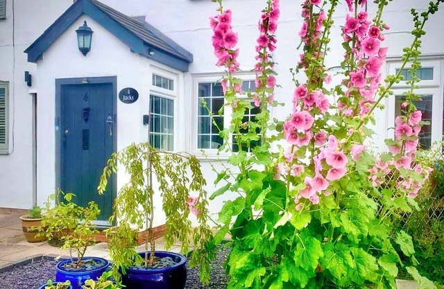 18th Century Cottage with Stunning Farmland Views