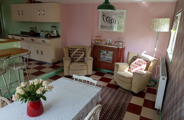 1950's styled Bungalow close to Cornwall Coast in quiet surroundings.