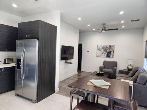 1Bed 1Full Bath, Full Kitchen, Queen Sofa Bed, Queen Bed, Parking, EV