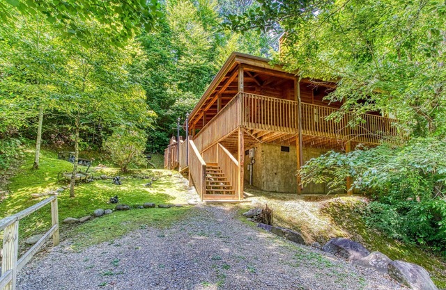 1BR 2BA Cupid's Hideaway - Convenient to downtown Gatlinburg and the National Park!