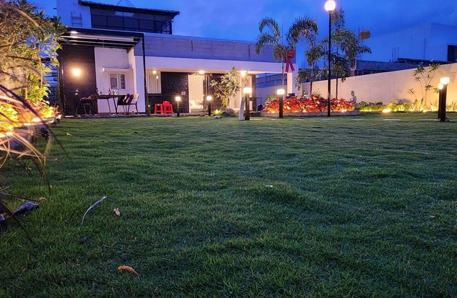 1hr from Bangalore, Outdoor Cinema, Pool, BBQ, Lawn & Meditation Room, Party!