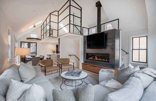 1st In Line: Mtn. Modern Home, Hot Tub & High End