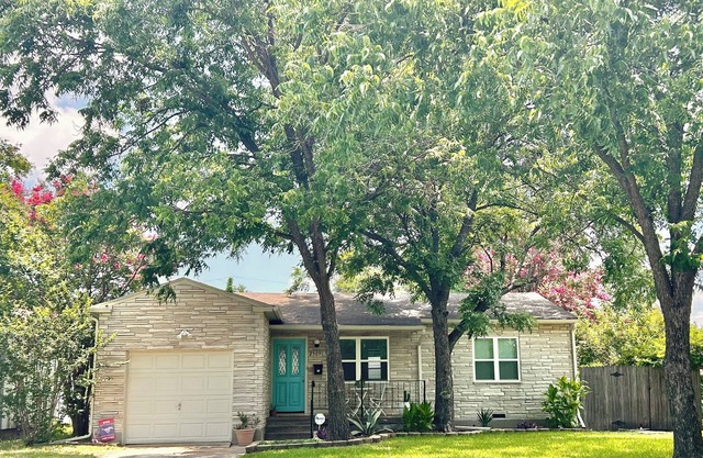 2/1 Cottage near Airport, ConvCntr, MusicFctry, FourSeasons, Omni, Westin, UD