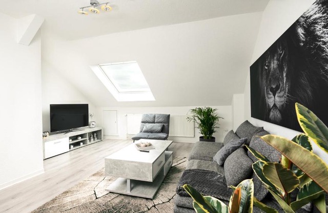 2,5-Zimmer inkl Arbeitsplatz, WLAN & free Netflix, Amazon-Free Parken vollausgestattete Wohnung, 24h Check In