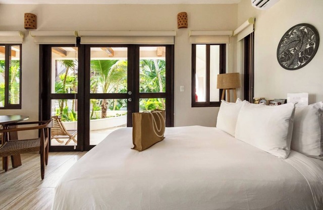2 BDR Beachfront Bungalow – Steps from Sand
