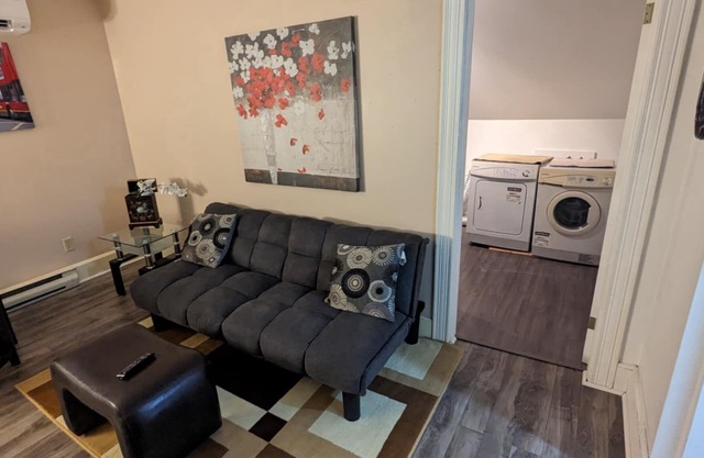 2 bdrm apt in Sydney 200+ Year old gently haunted home