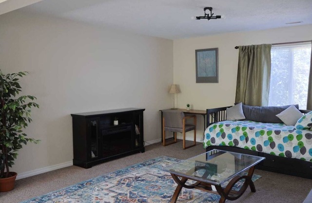 2 Bed 1 bath guest suite