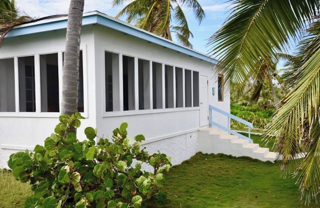 2 Bed, 2 Bath Cottage located in Stella Maris center, access to resort amenities