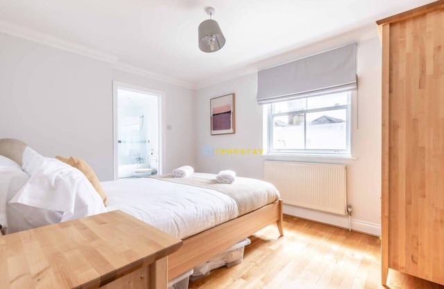 2 BED/2 BATH & FREE PARKING! ❤ CENTRAL WINDSOR ❤