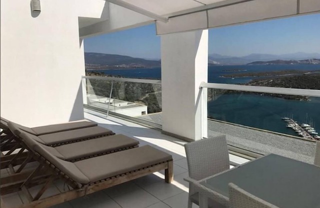 2 Bed Penthouse Apartment with Stunning Sea View