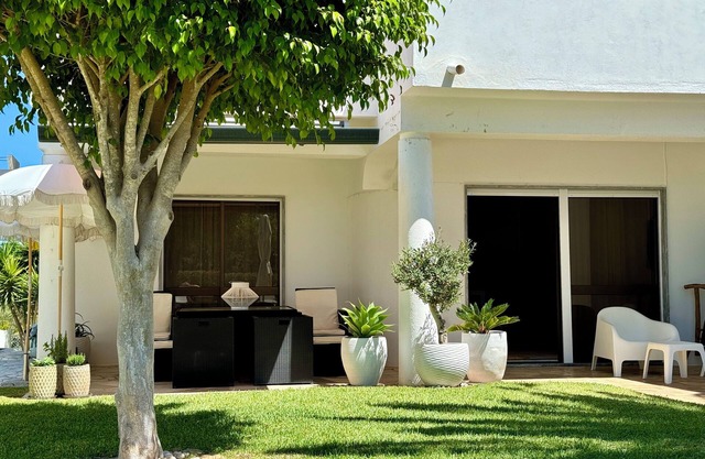 2 bed room apartment with direct Pool access and terrace