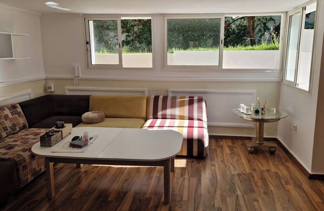 2 Bed Villa, Sleeps 4 - Garden, Wifi, Parking