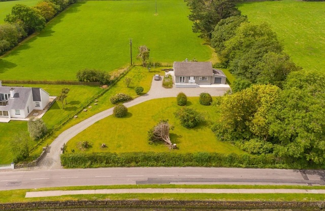 2 BED WATERFRONT PROPERTY - CLOSE TO COURTMACSHERRY