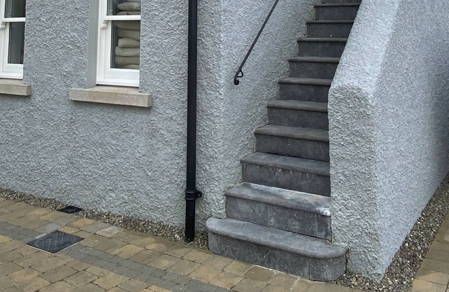 2 Bed1st floor apartment with Valley and Sea Views