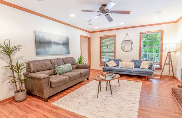2-Bedoom House,King Bed,Tvs, office,Grill, Crib,5G,Kids Essentials, In Bond Park