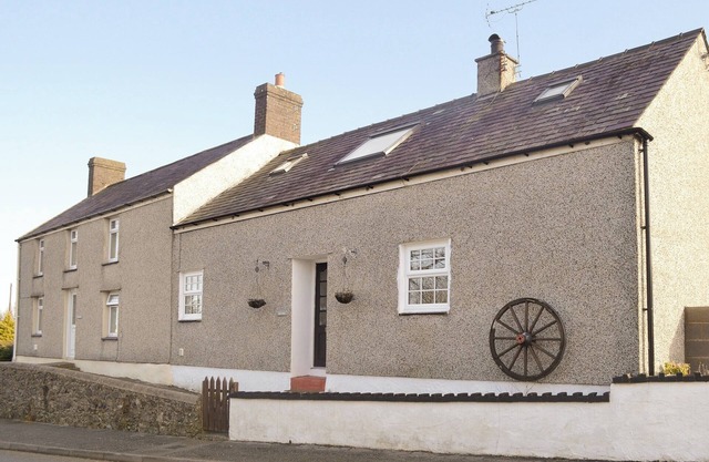 2 bedroom accommodation in Pen-y-sarn near Amlwch