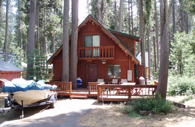 2 bedroom, 2 bath, sleeps 6 adults. West End of Donner Lake DLR#021