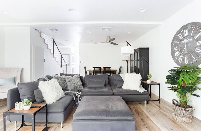 2 bedroom 2 bath town-home with AC, laundry, & parking!