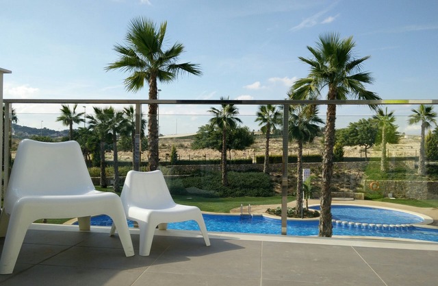 2 bedroom/2 bathrooms penthouse with big swimming pool