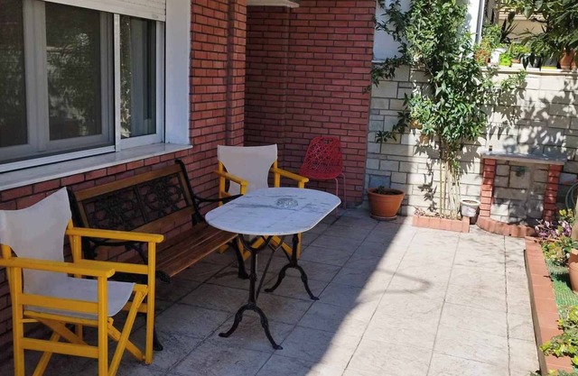 2-bedroom a living room apartment with yard and parking stasion at Thessaloniki