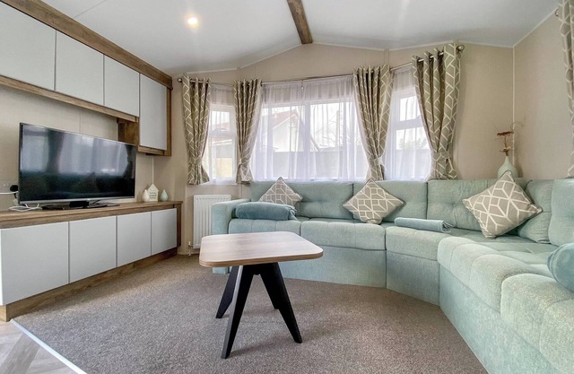 2 bedroom accommodation in Kewstoke, near Weston-Super-Mare