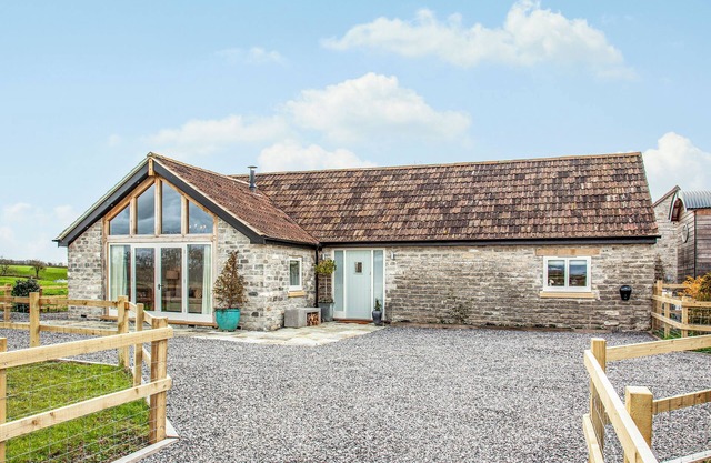 2 bedroom accommodation in Southwood, near Glastonbury