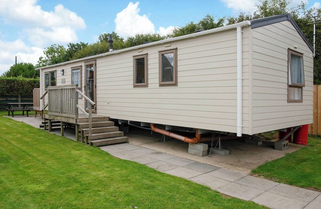 2 bedroom accommodation in Cowden, Nr Hornsea