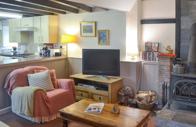 2 bedroom accommodation in Pen-y-Sarn, near Amlwch