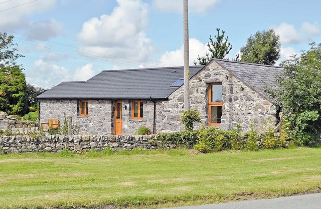 2 bedroom accommodation in Criccieth